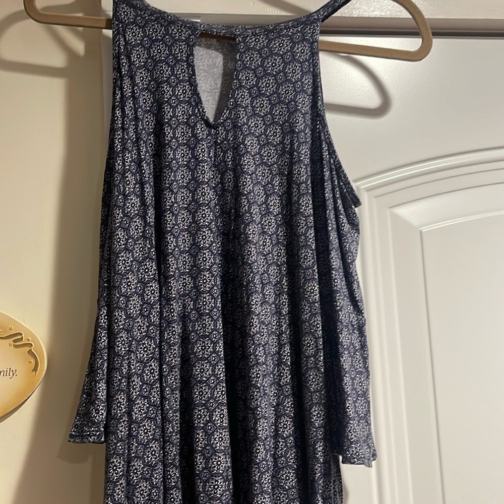 Brand is eyeshadow women’s top good condition only worn a few times